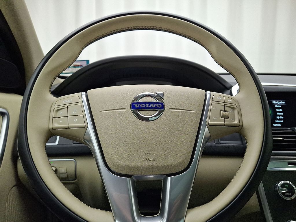 Thumbnail: 2016 Volvo XC60 - 21