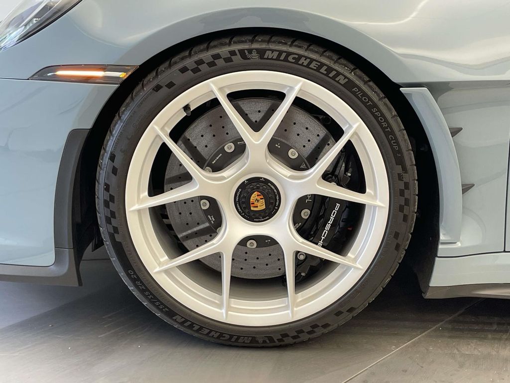 2024 Porsche 911 S/T - 10