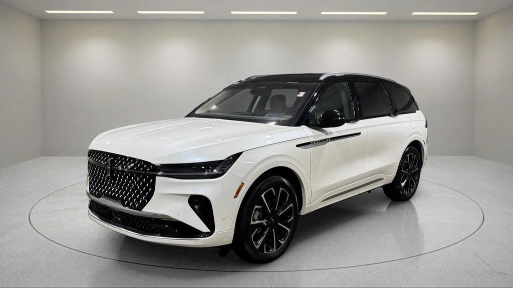 Certified Used 2024 White Platinum Metallic Tri-Coat Lincoln Reserve image 19