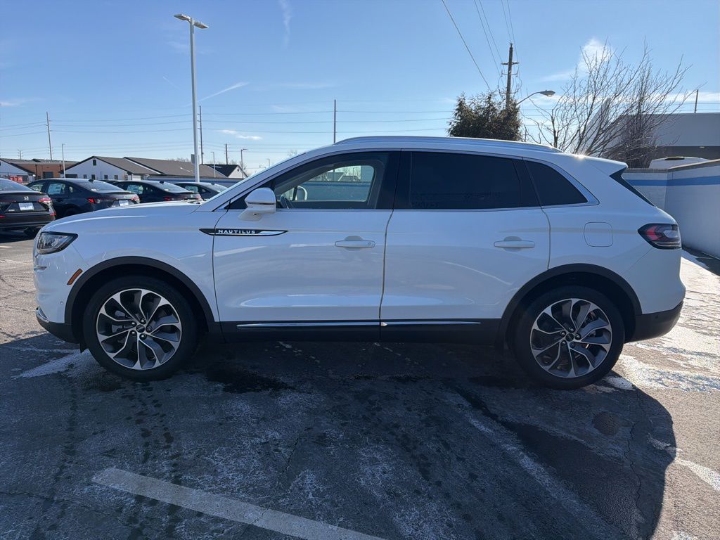 Thumbnail: 2023 Lincoln Nautilus - 2