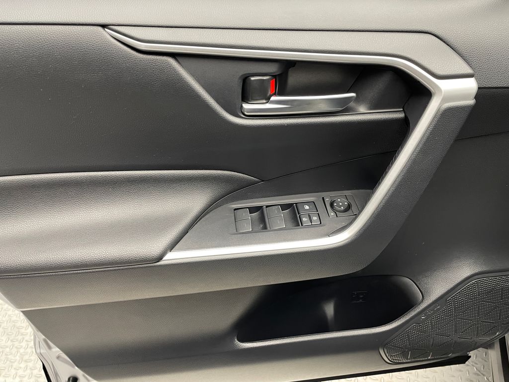 Thumbnail: 2024 Toyota RAV4 - 9