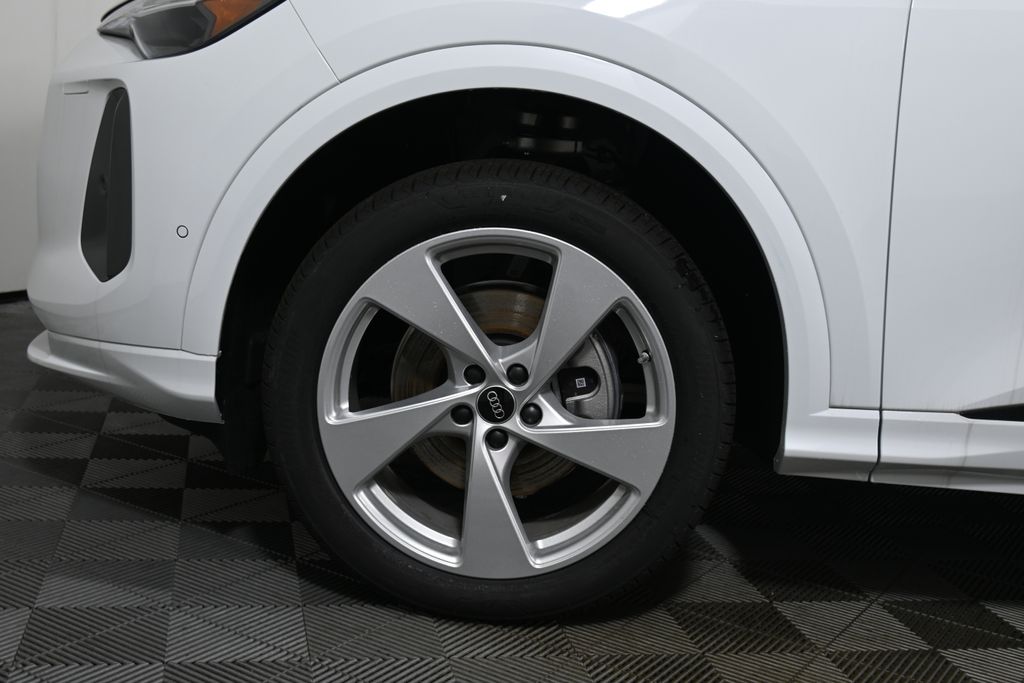 Thumbnail: 2025 Audi Q5 - 10