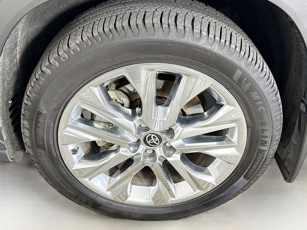 Thumbnail: 2020 Toyota Highlander - 32