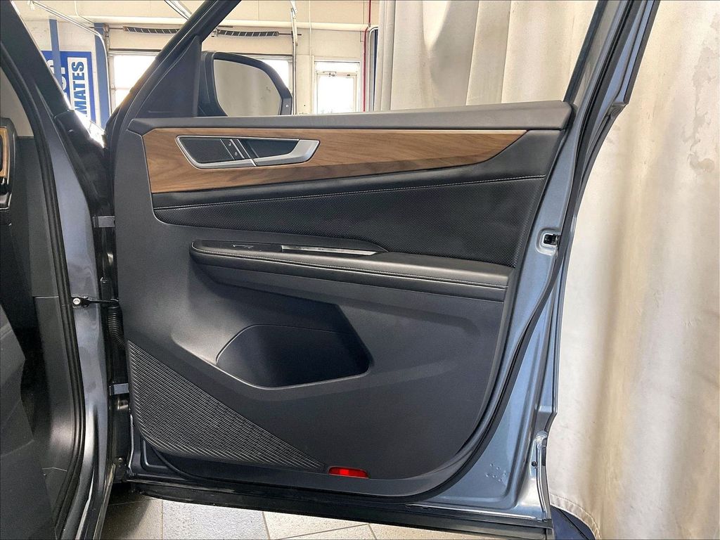 2024 Volkswagen Atlas — photo 12