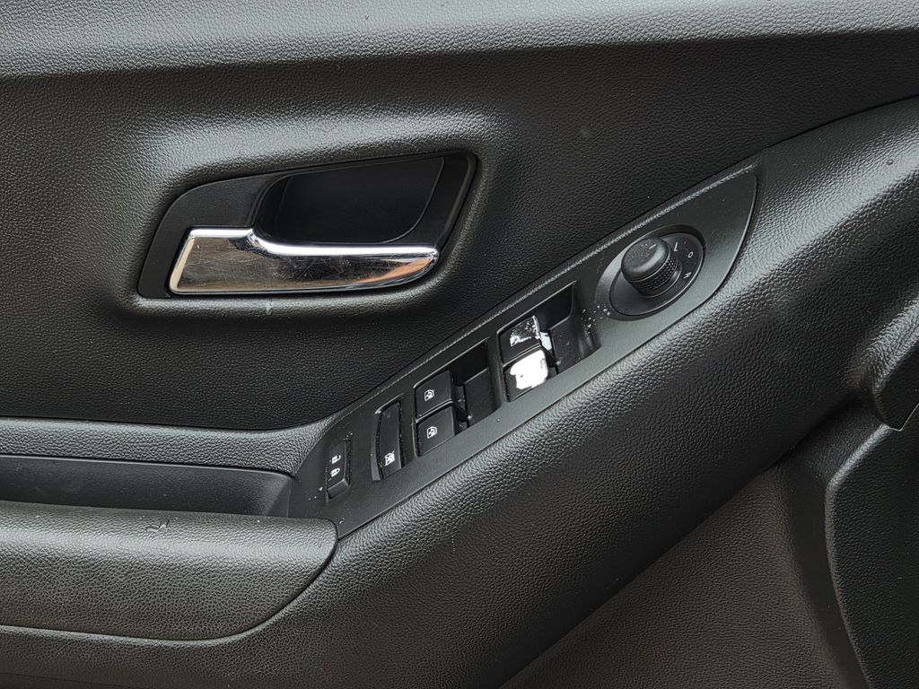 Used 2020 Chevrolet Trax SUV
