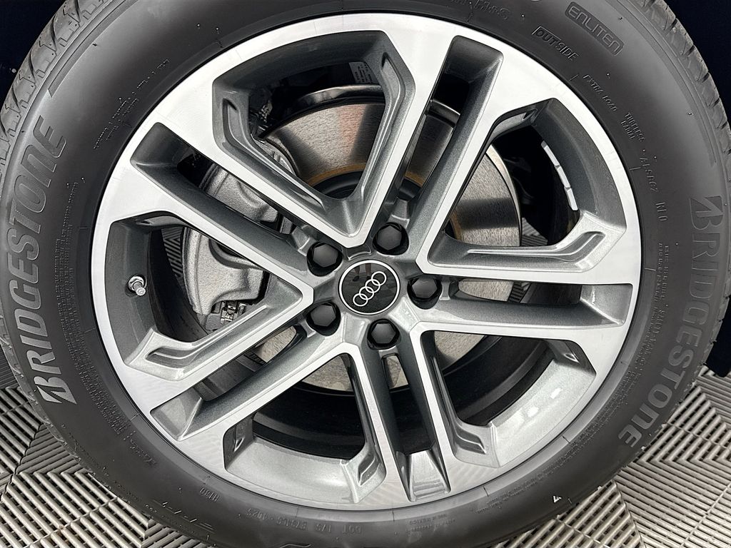 Thumbnail: 2025 Audi Q5 - 31