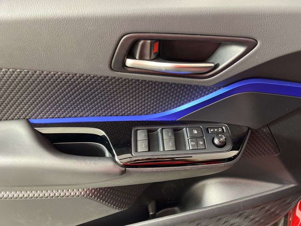 Thumbnail: 2020 Toyota C-HR - 23