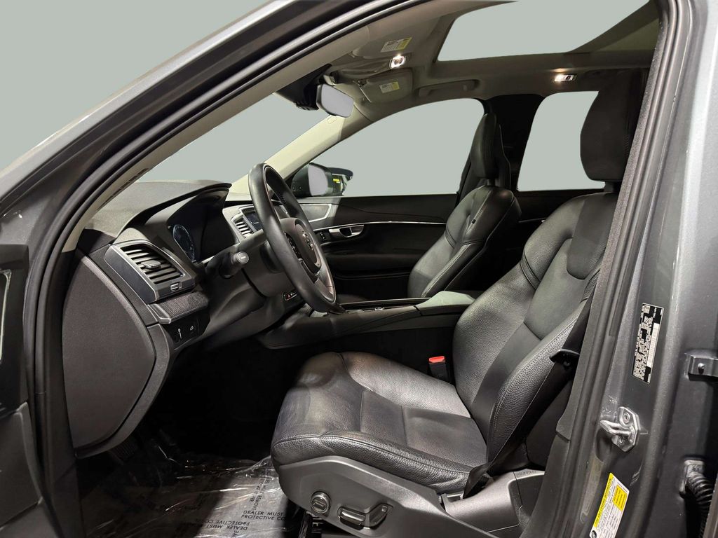 Used 2020 Osmium Gray Metallic Volvo T6 Momentum image 5