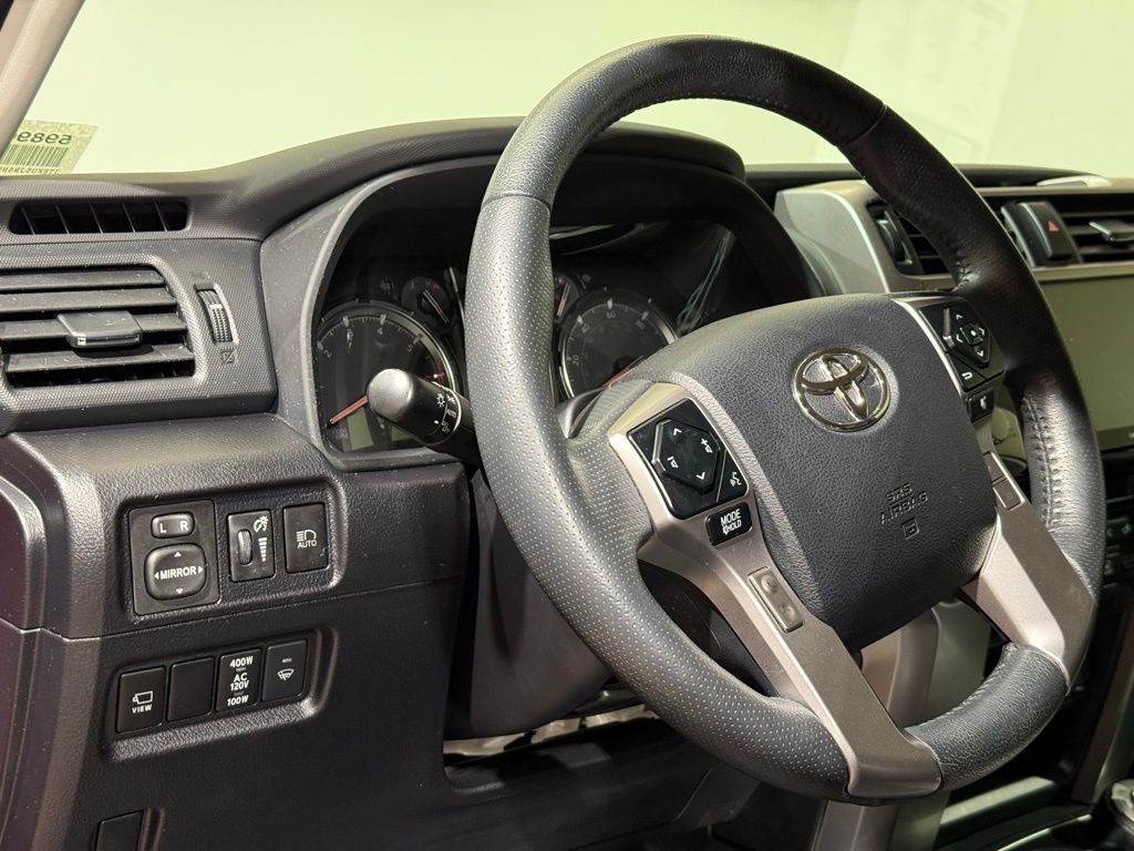 Thumbnail: 2022 Toyota 4Runner - 17