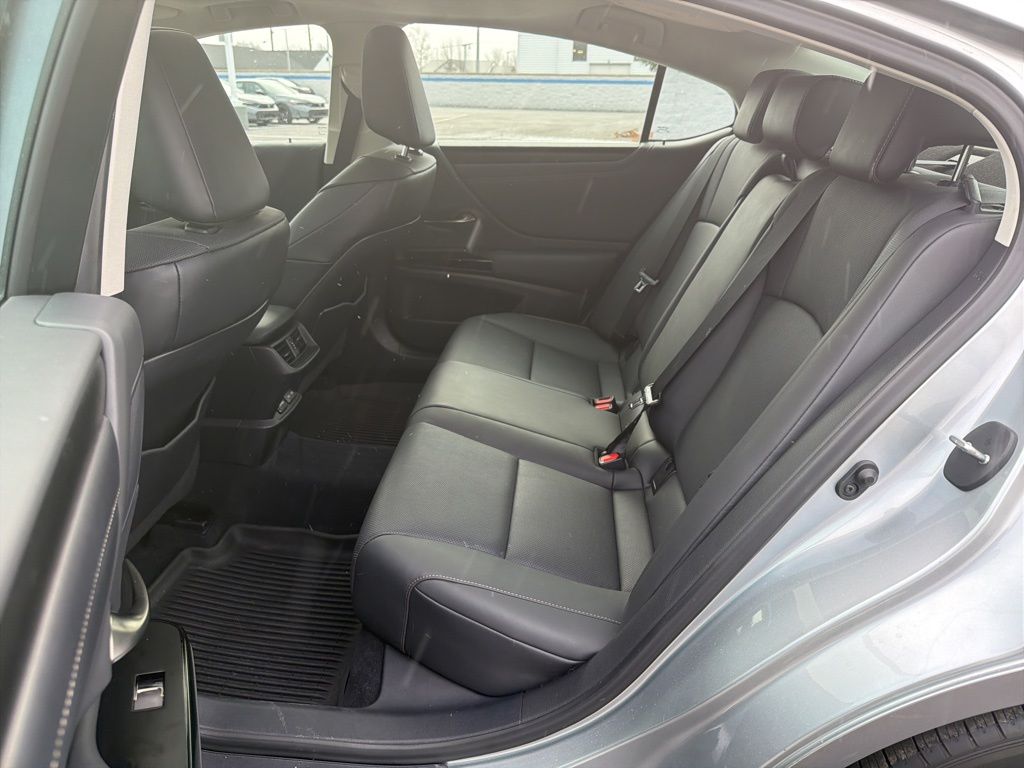 Thumbnail: 2022 Lexus ES - 20