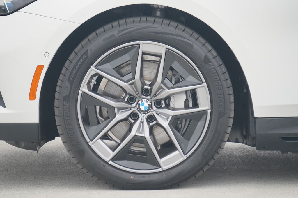 Thumbnail: 2026 BMW i5 - 5