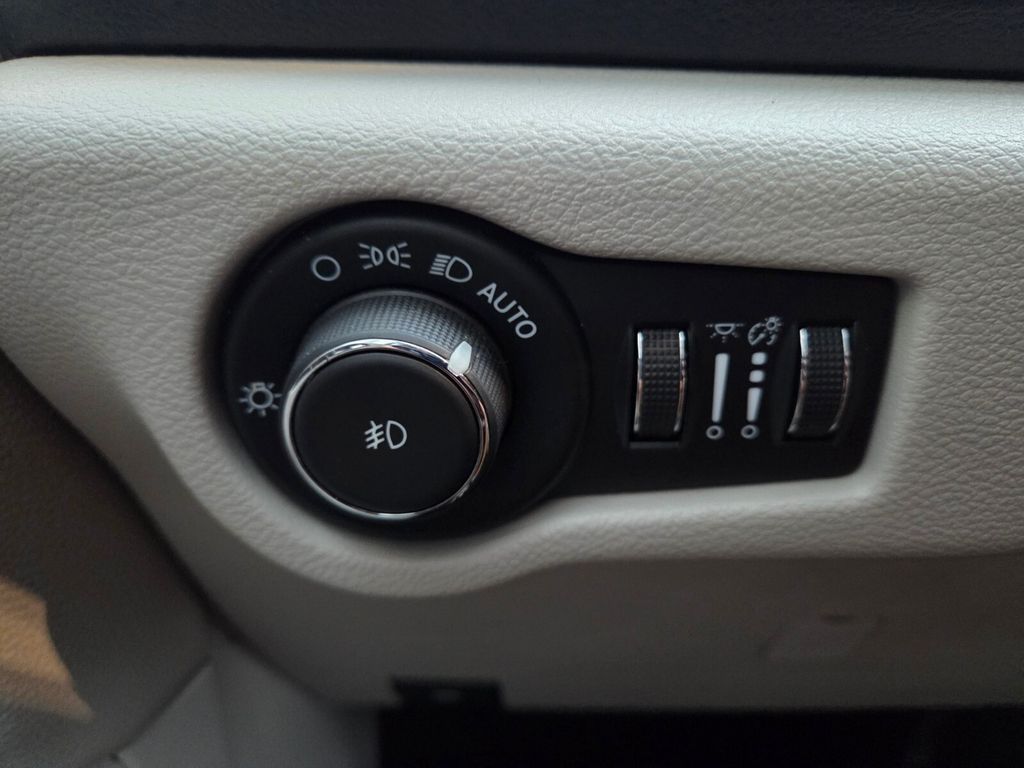 Used 2024 Chrysler Pacifica Van
