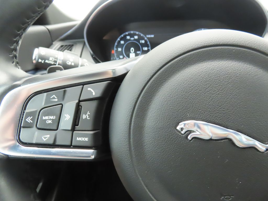 Thumbnail: 2018 Jaguar E-Pace - 11