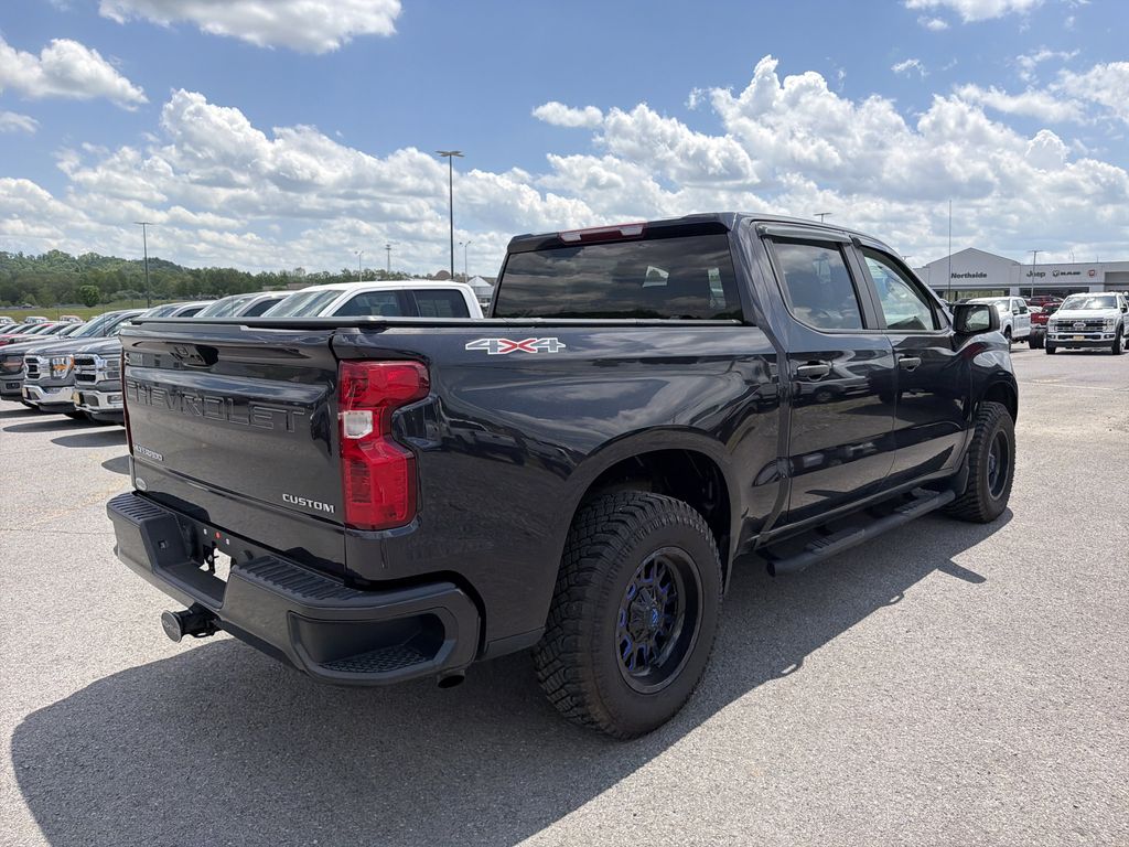 View vehicle photo 4
