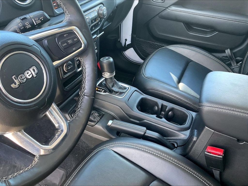 2023 Jeep Wrangler — photo 20