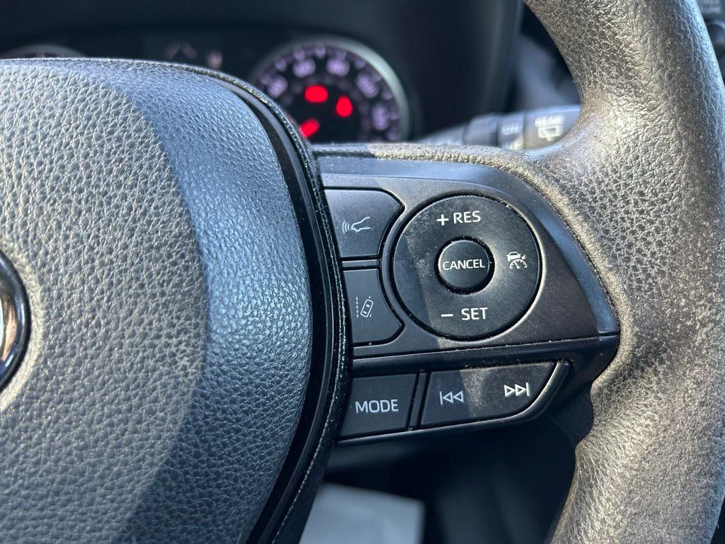 Thumbnail: 2021 Toyota RAV4 - 18