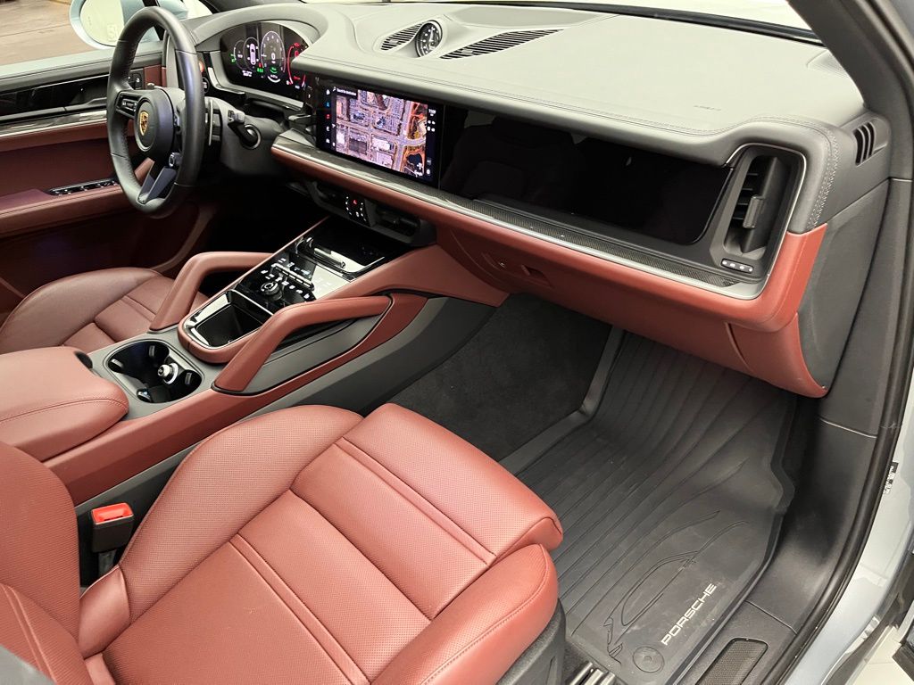 Thumbnail: 2024 Porsche Cayenne - 32