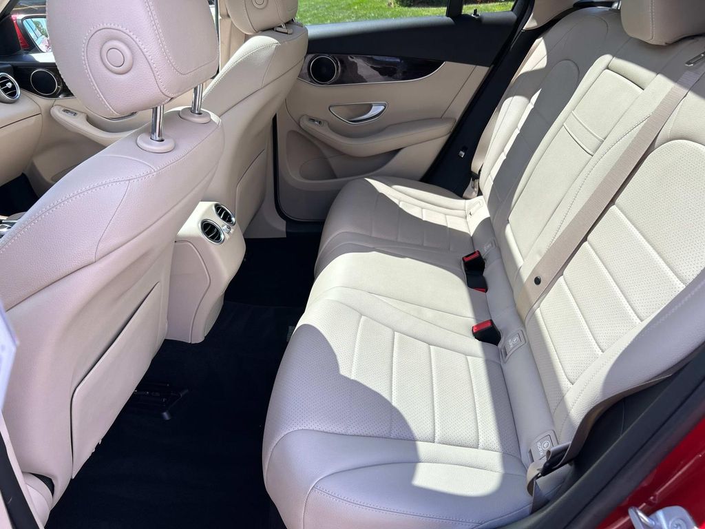 Thumbnail: 2016 Mercedes-Benz GLC - 31