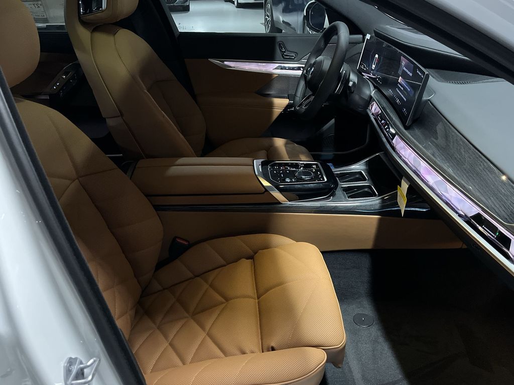 Thumbnail: 2026 BMW 7 Series - 25