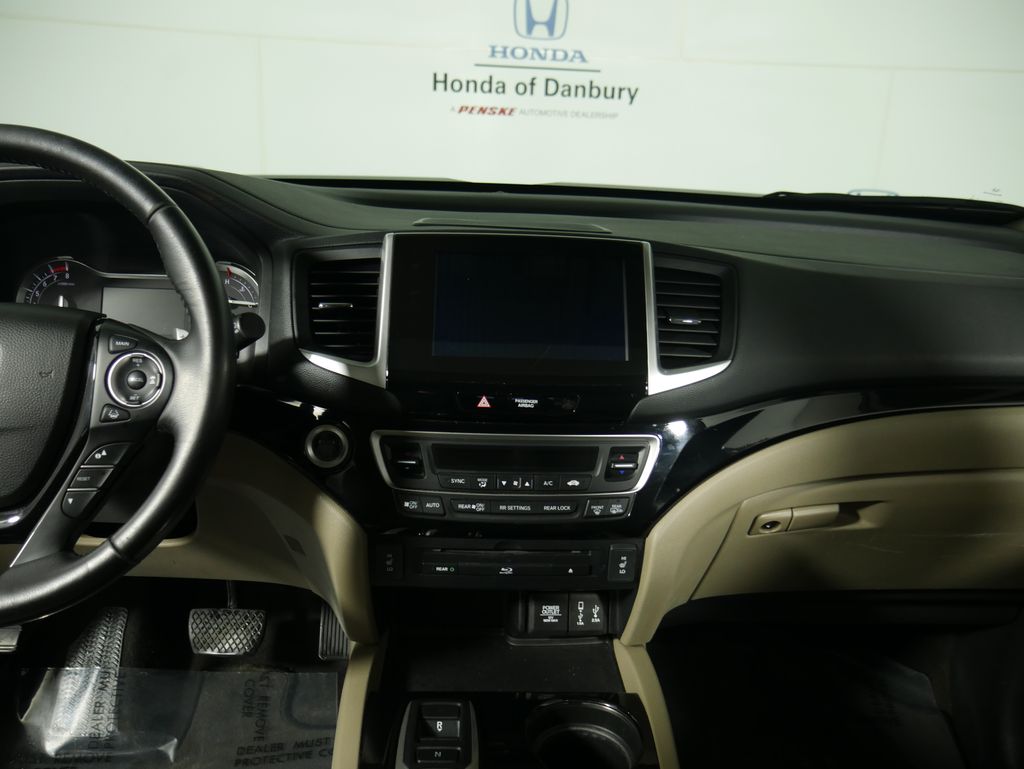 Thumbnail: 2017 Honda Pilot - 13