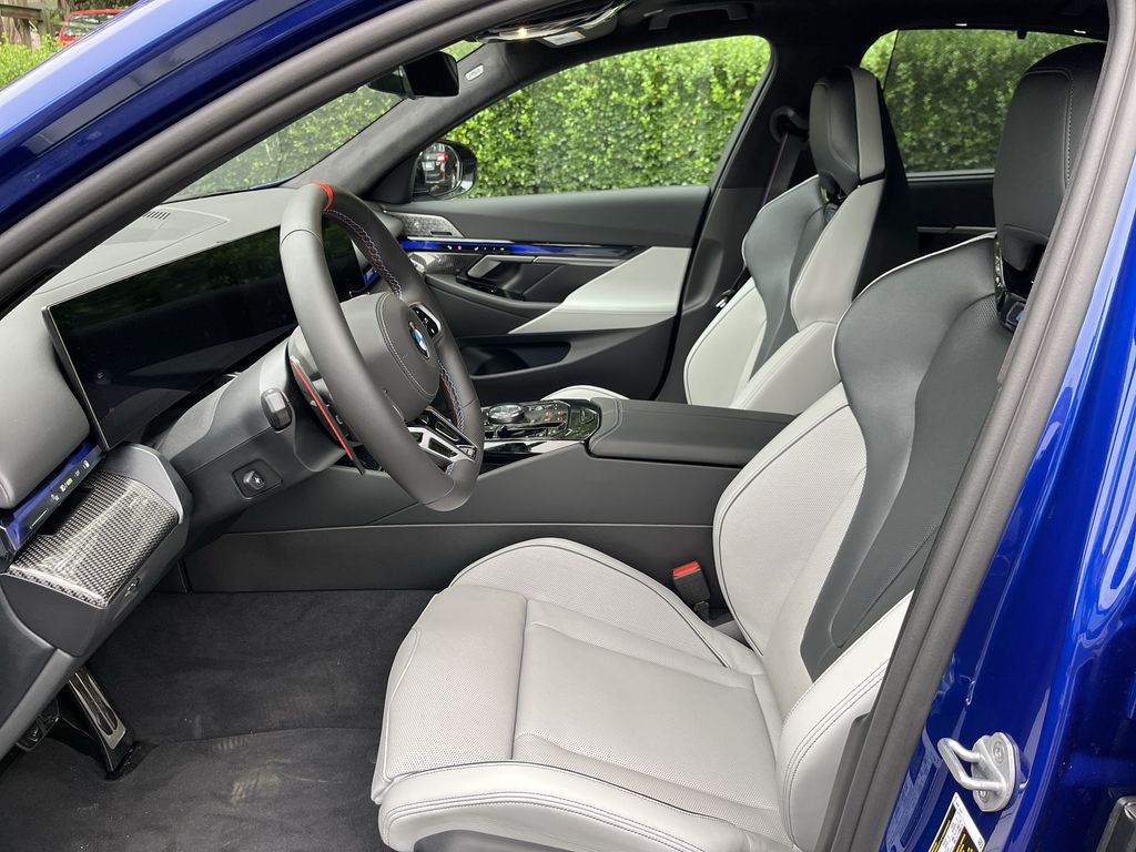 Thumbnail: 2026 BMW M5 - 11
