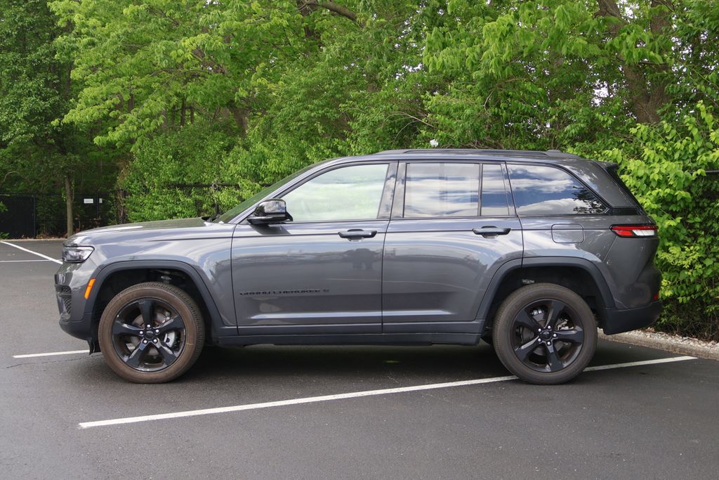Thumbnail: 2023 Jeep Grand Cherokee - 4