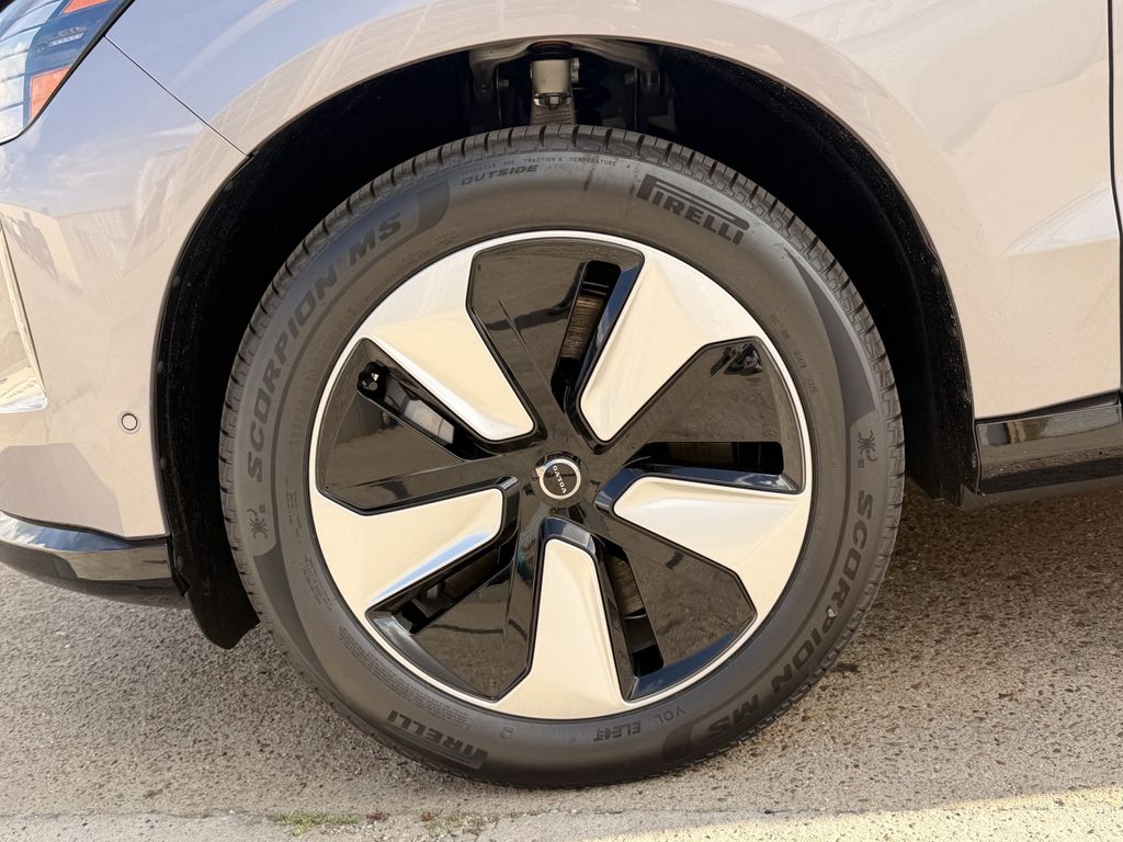 New 2026 Silver Volvo  image 9