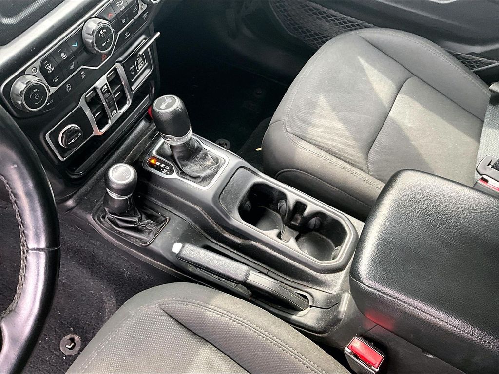 2022 Jeep Wrangler — photo 20
