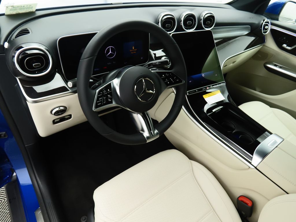 2025 Mercedes-Benz GLC 300 9