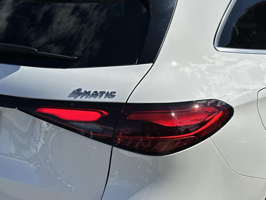 Thumbnail: 2025 Mercedes-Benz GLC - 7