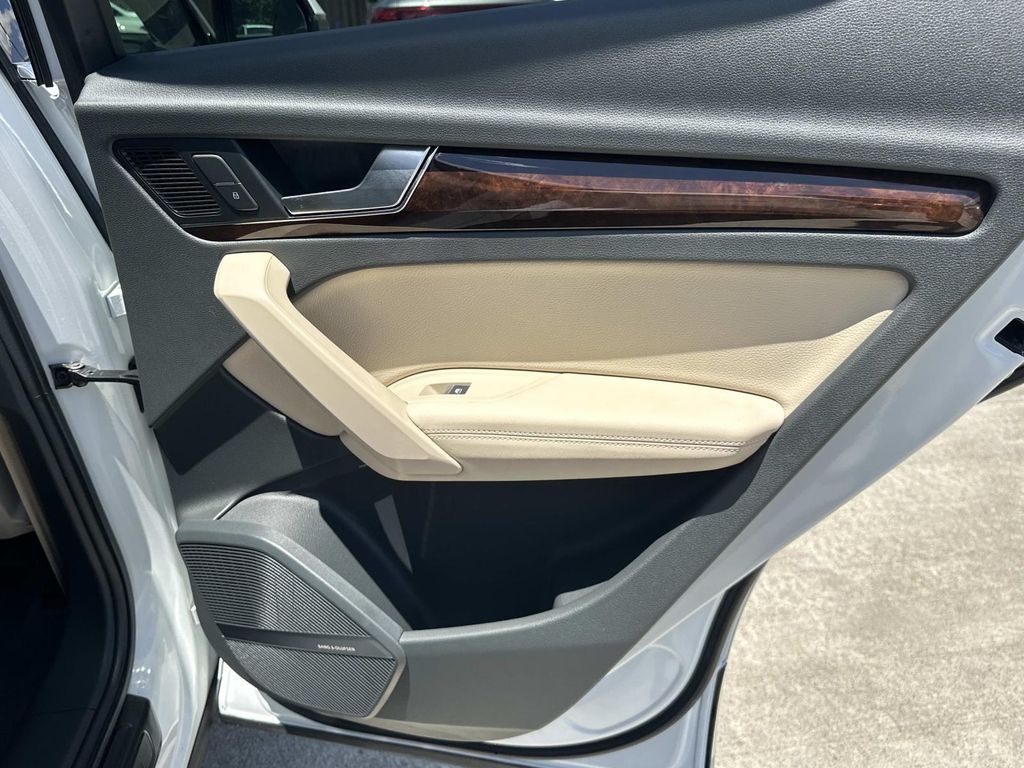 Thumbnail: 2019 Audi Q5 - 12