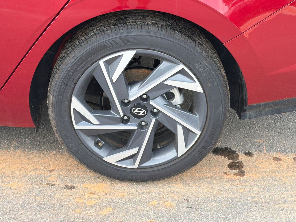 Used 2025 Red Hyundai SEL Sport image 19