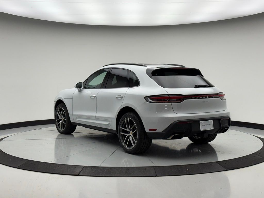 Thumbnail: 2025 Porsche Macan - 3