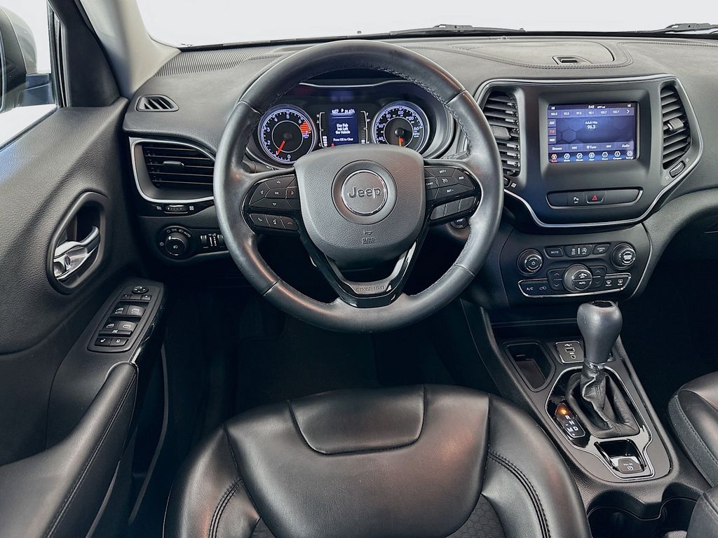 Thumbnail: 2019 Jeep Cherokee - 21