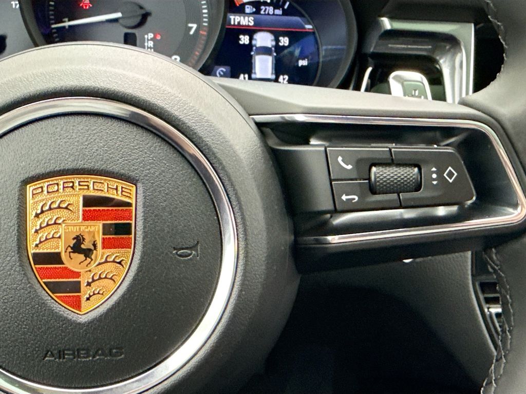 Thumbnail: 2026 Porsche Macan - 15