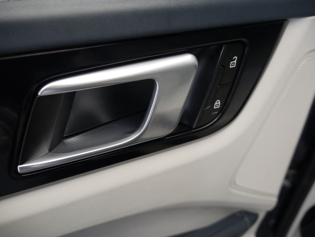 Thumbnail: 2023 Porsche  - 22