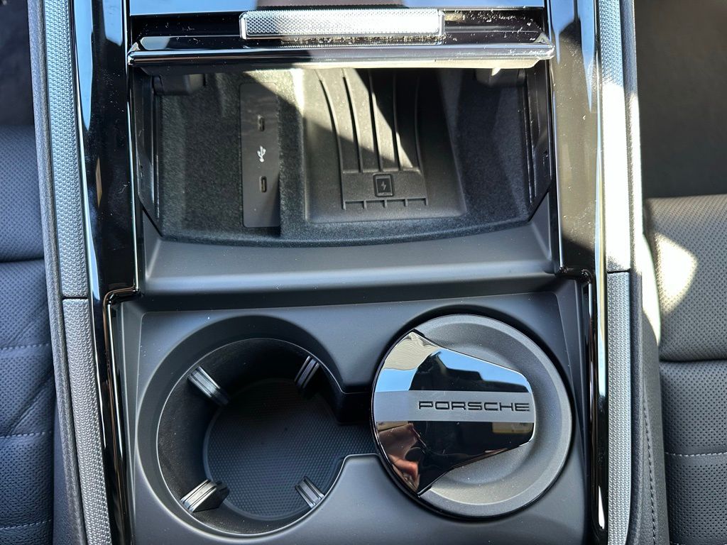 Thumbnail: 2026 Porsche Panamera - 25