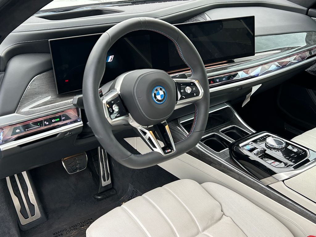 2024 BMW i7 M70 14