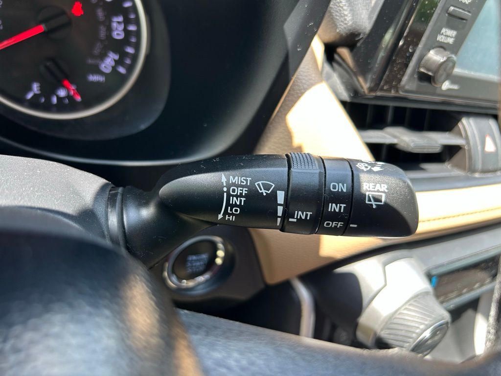 Thumbnail: 2020 Toyota RAV4 - 21