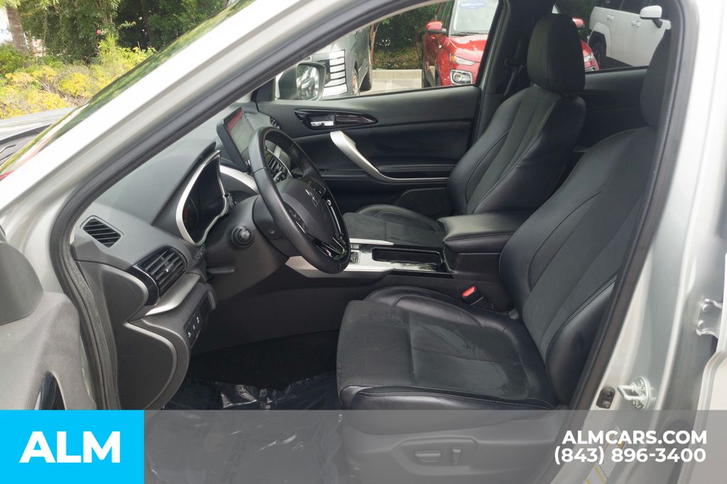 Used 2024 Blue Mitsubishi SE image 16