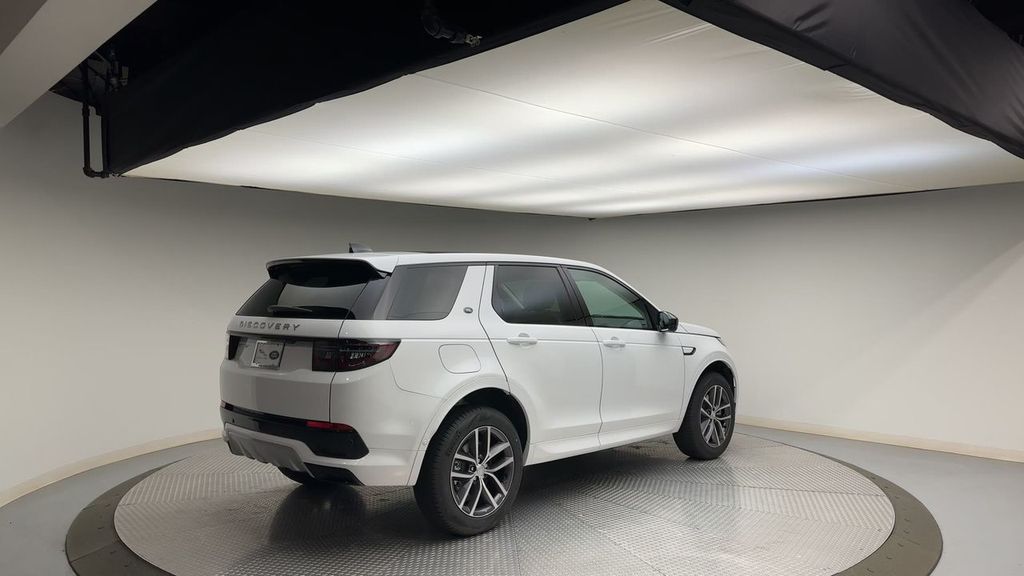 Thumbnail: 2024 Land Rover Discovery Sport - 9