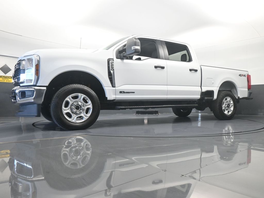 Used 2025 Oxford White Ford XLT image 60