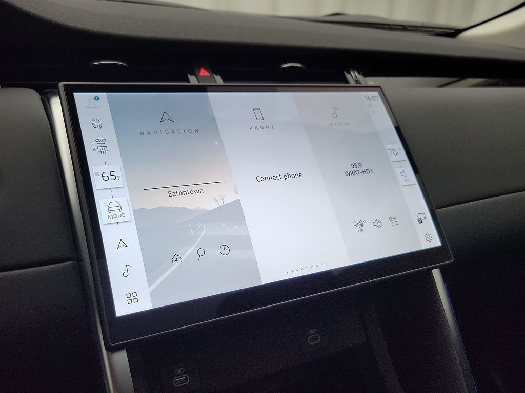 Thumbnail: 2025 Land Rover Discovery Sport - 11