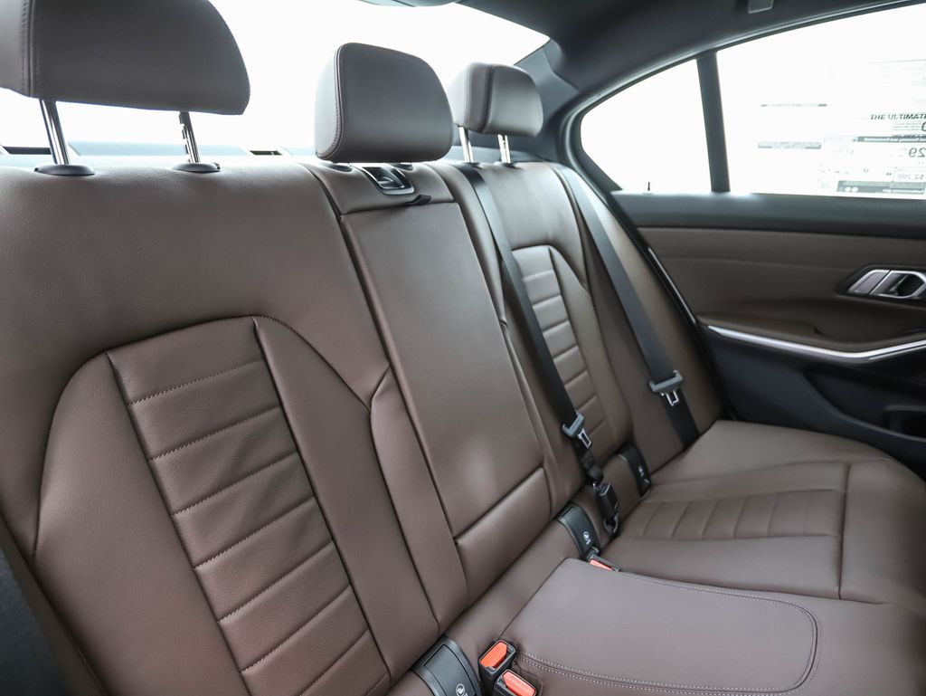 Thumbnail: 2025 BMW 3 Series - 25