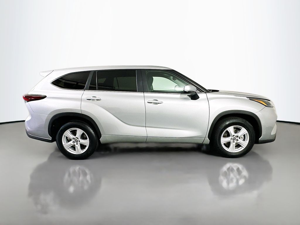Thumbnail: 2025 Toyota Highlander - 4