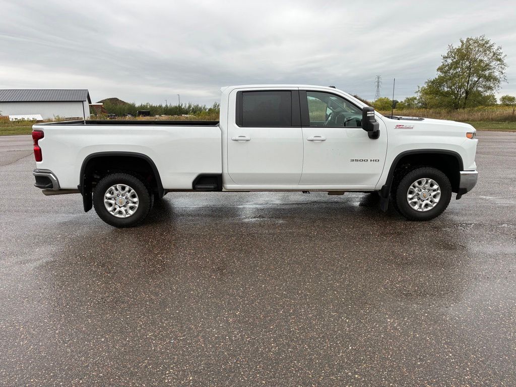 Summit White 2025 Chevrolet Silverado 3500HD Pickup Truck Four-Wheel Drive Automatic