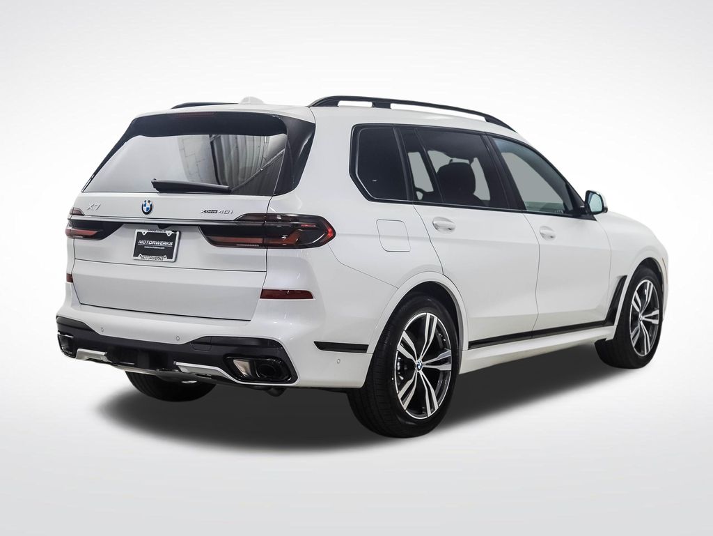 Thumbnail: 2027 BMW X7 - 5