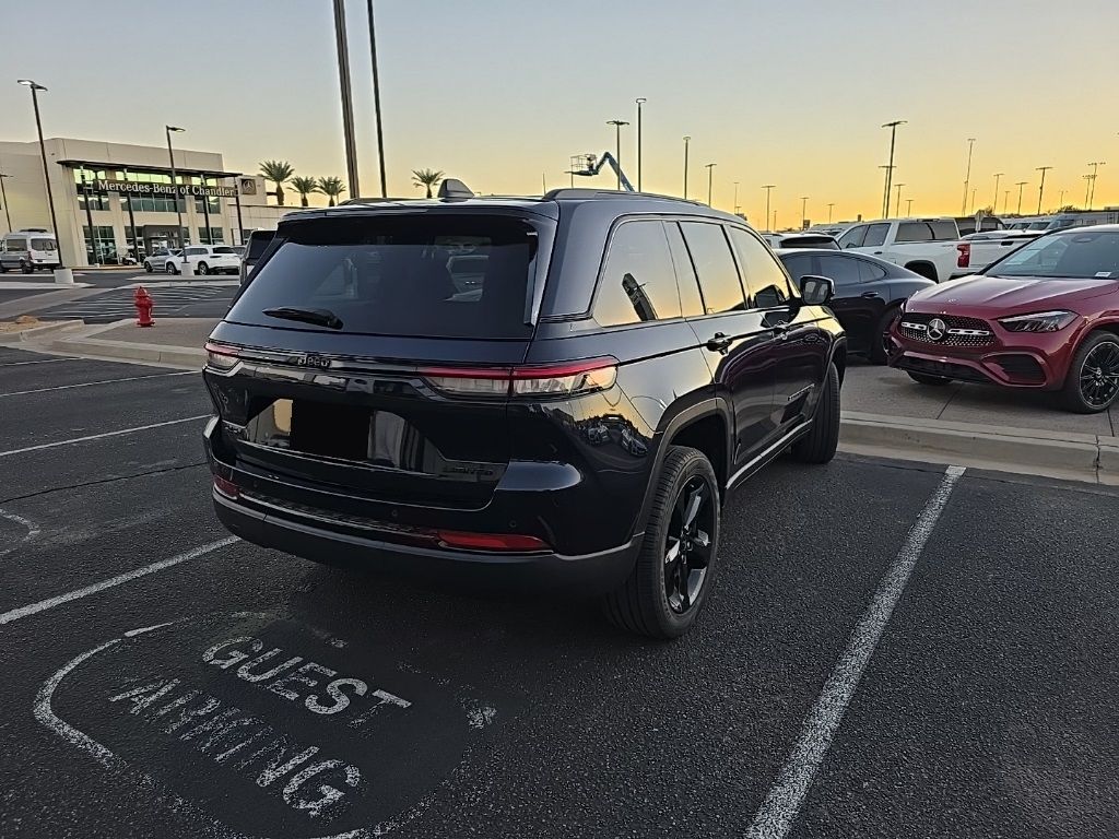 Thumbnail: 2024 Jeep Grand Cherokee - 10