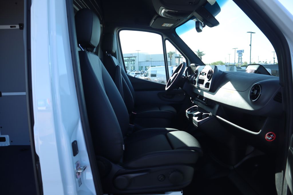 2025 Mercedes-Benz Sprinter 3500 18