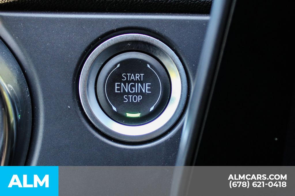 Used 2025 White Chevrolet LT image 29